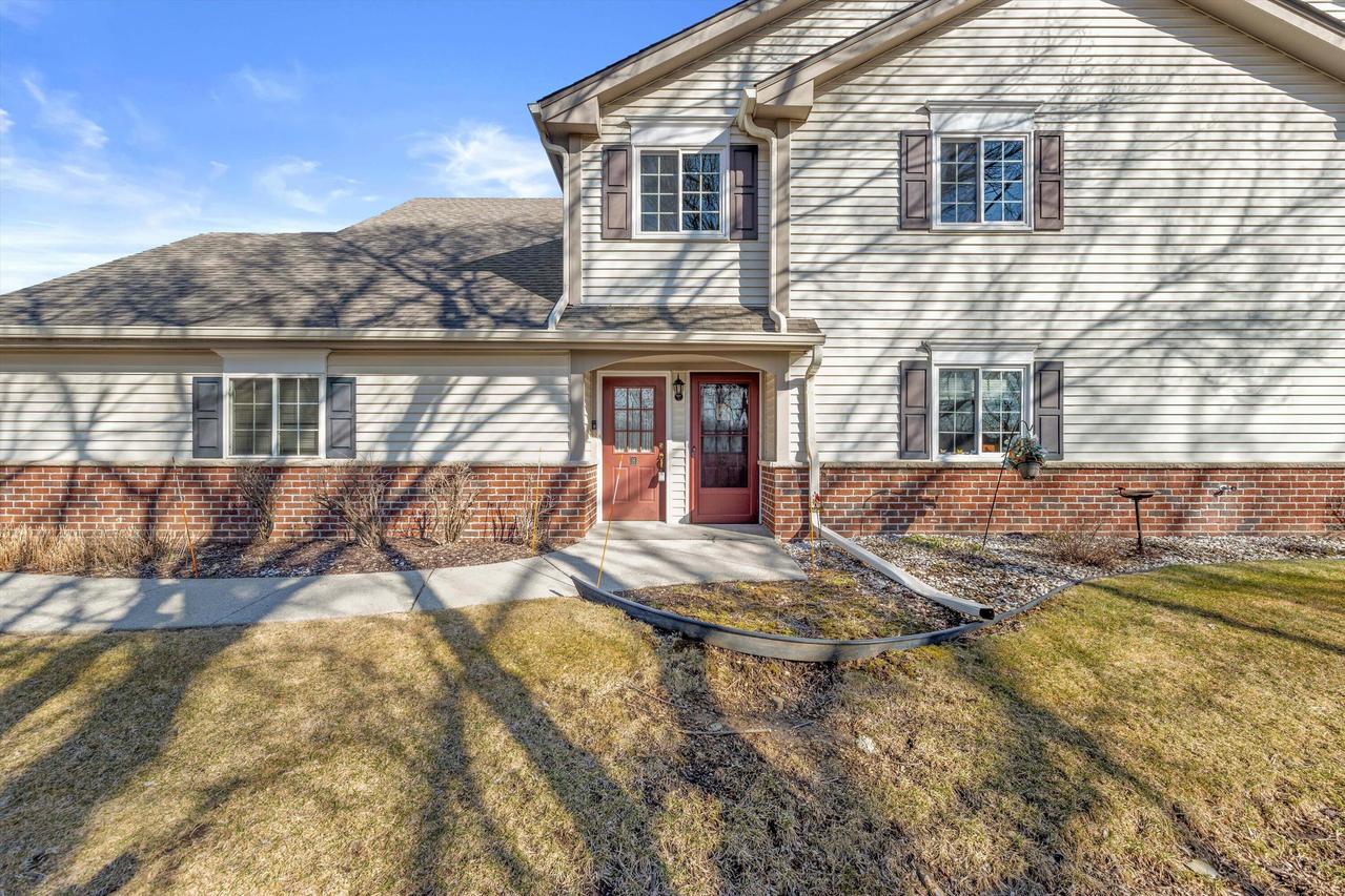 652 Pewaukee Rd #H, Pewaukee, WI 53072