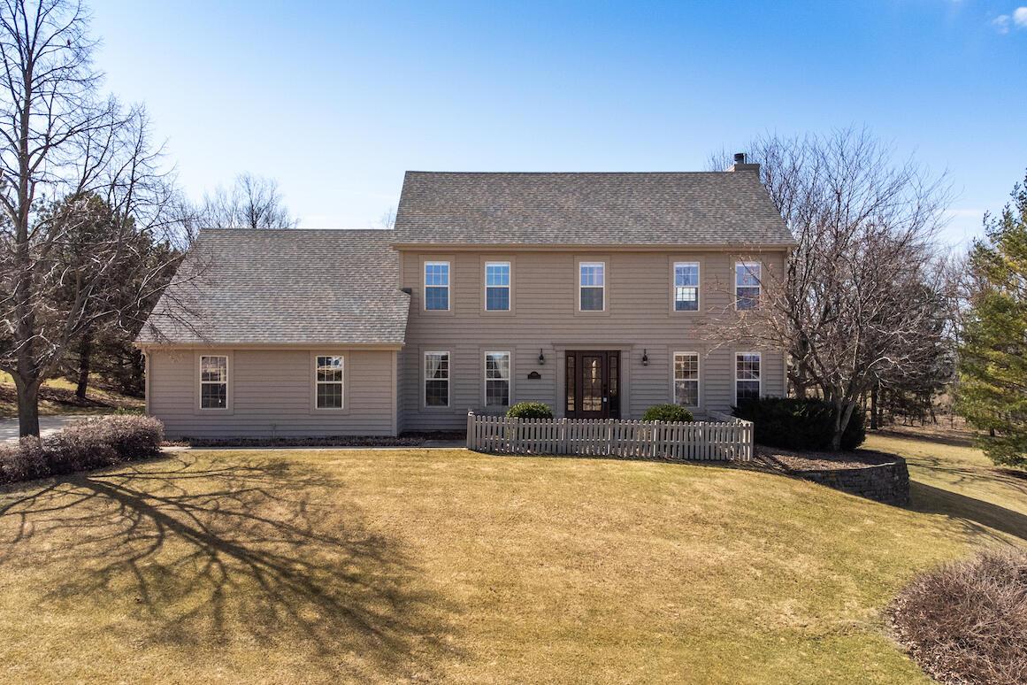 1509 Tallgrass Cir, Waukesha, WI 53188