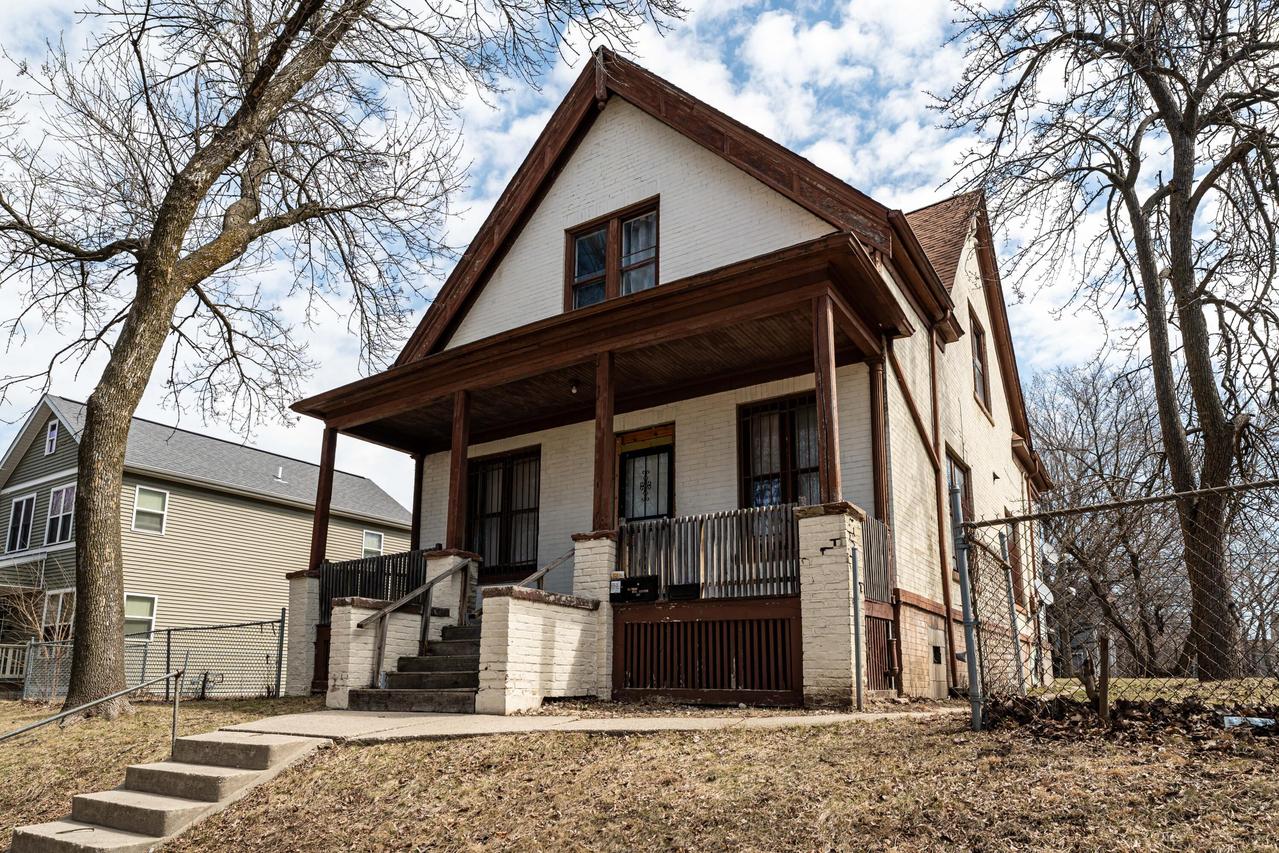 2214 N 40th St, Milwaukee, WI 53208