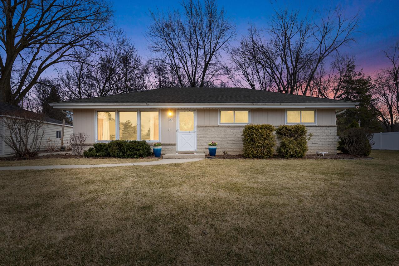 3715 W Acre Ave, Franklin, WI 53132