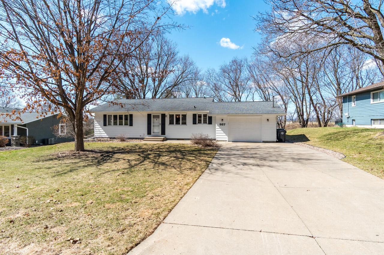 937 Milson Ct, La Crosse, WI 54601
