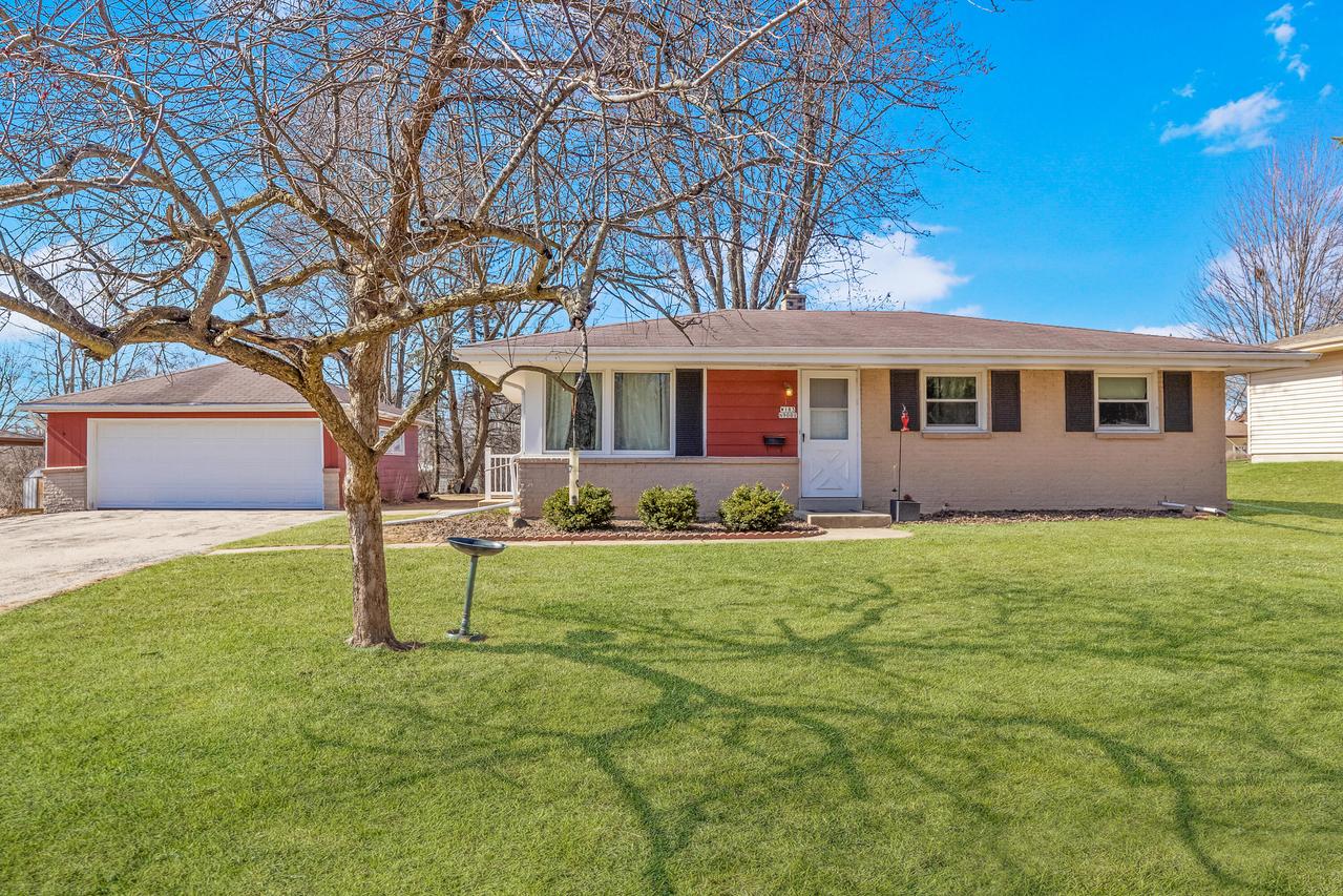 W183N9001 Princeway -, Menomonee Falls, WI 53051