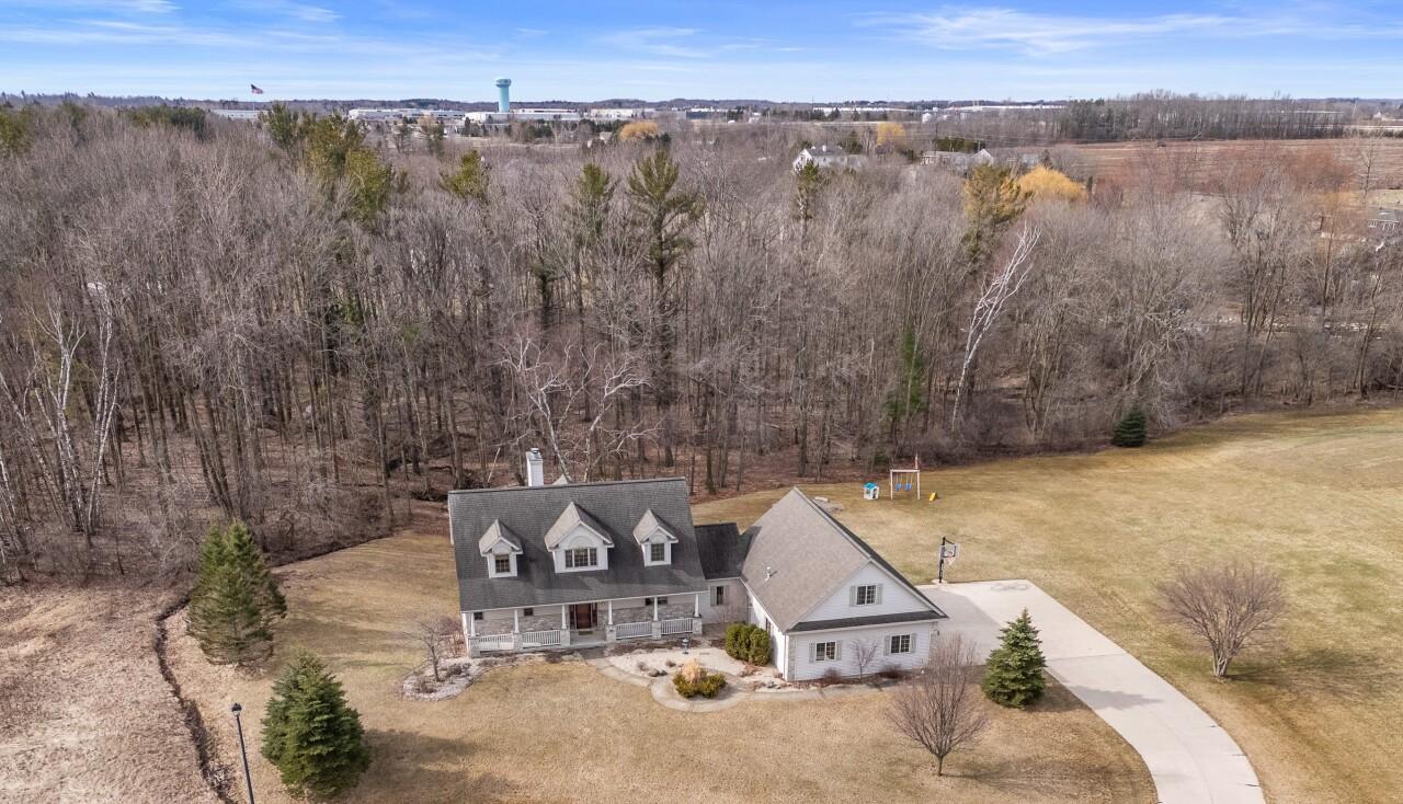 1300 Westbury Ct, Manitowoc Rapids, WI 54220
