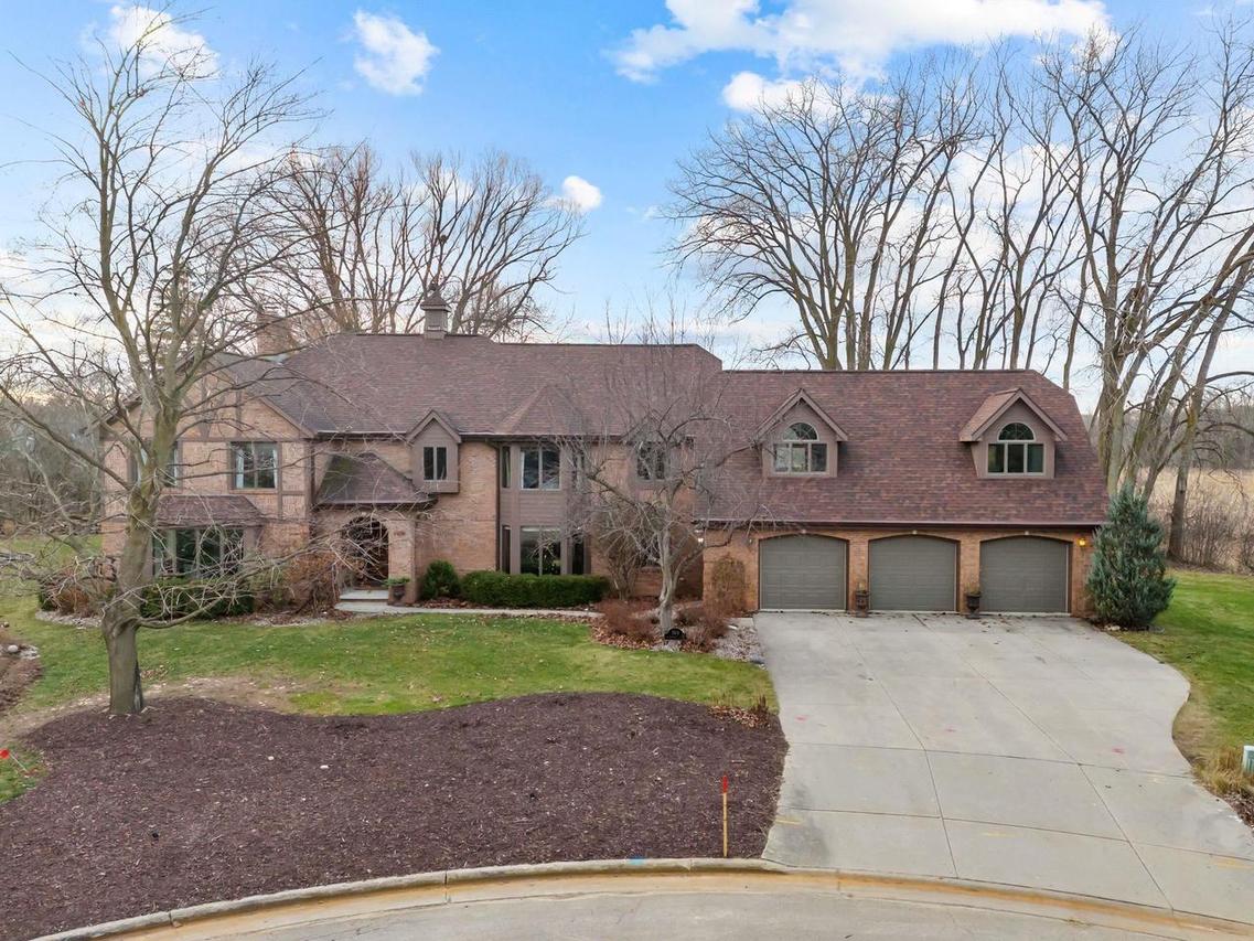 704 Wilderness Ct, Neenah, WI 54956