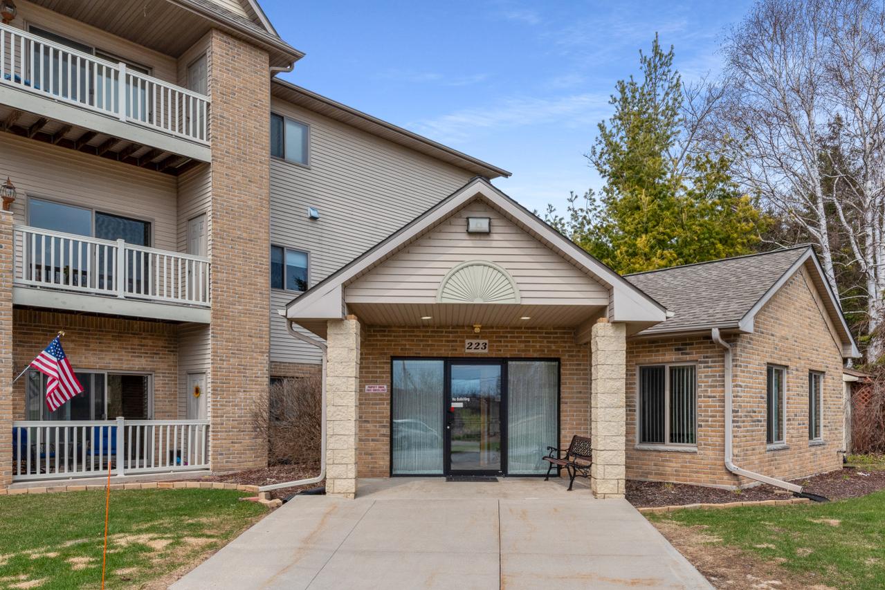 223 Fifth St #103, Hartford, WI 53027