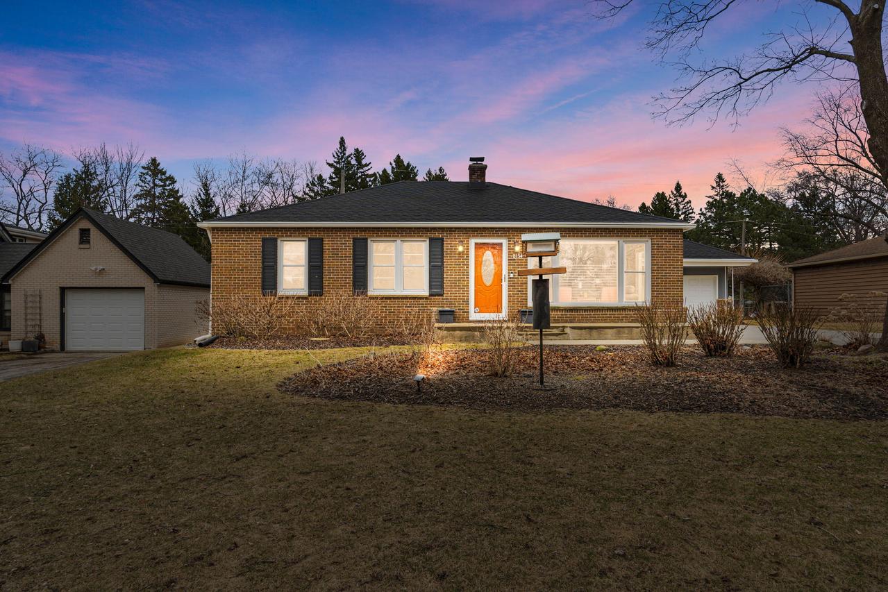 8134 N Seneca Rd, Fox Point, WI 53217