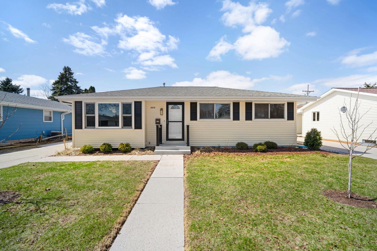 2814 S 20th St, Sheboygan, WI 53081