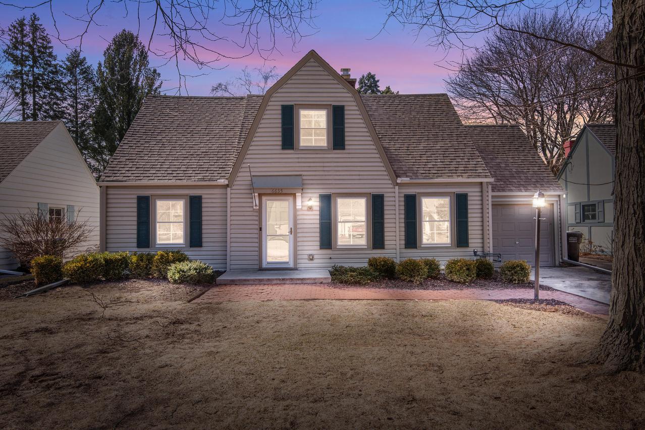 6635 N Elm Tree Rd, Glendale, WI 53217