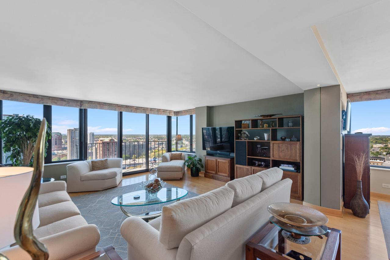 929 N Astor St #2407, Milwaukee, WI 53202