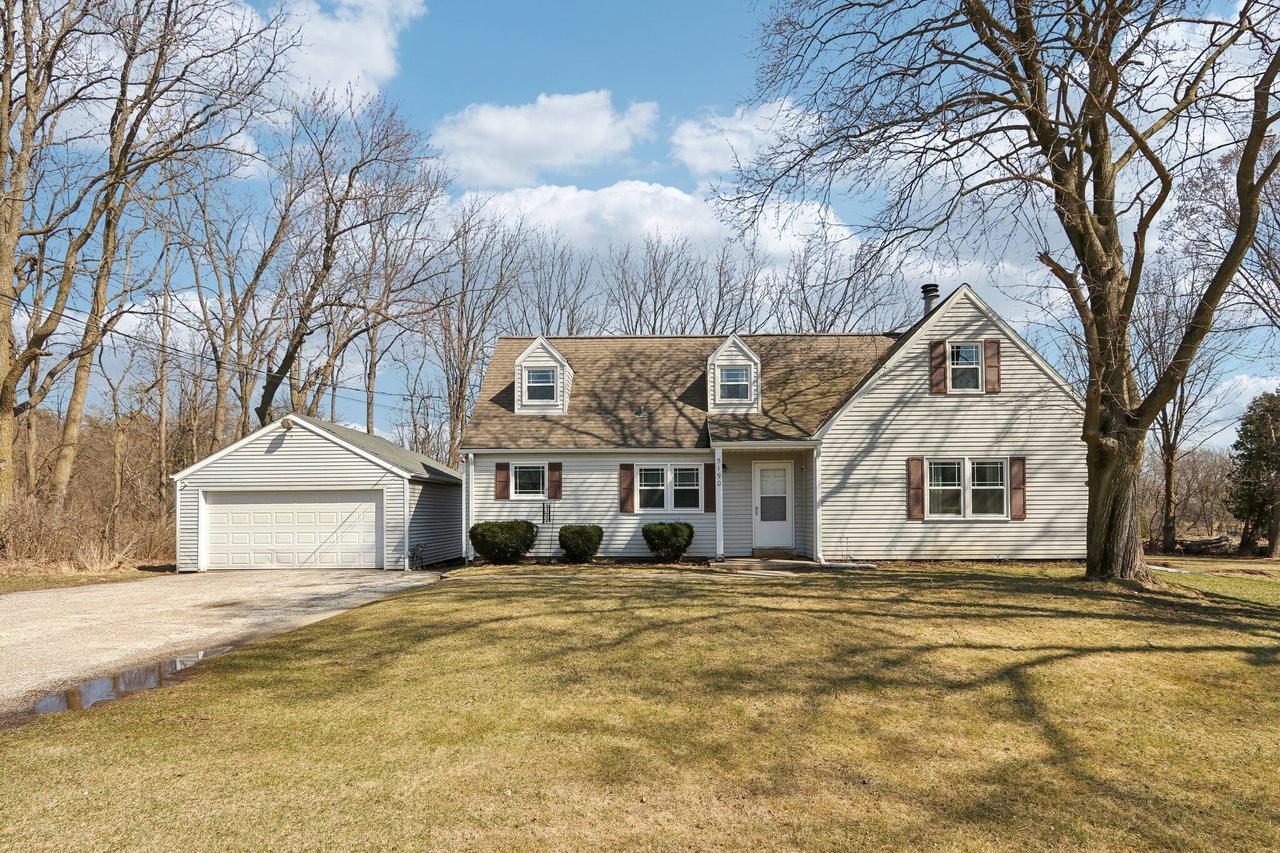 5190 S Martin Rd, New Berlin, WI 53146