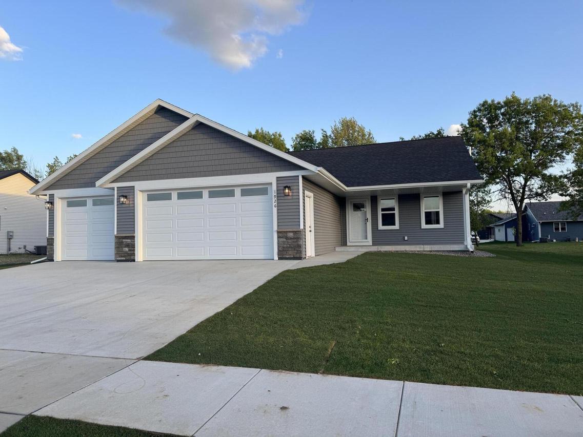 1929 Arches Dr, Holmen, WI 54636