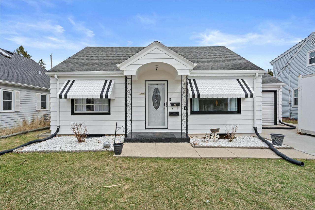 2974 S 52nd St, Milwaukee, WI 53219