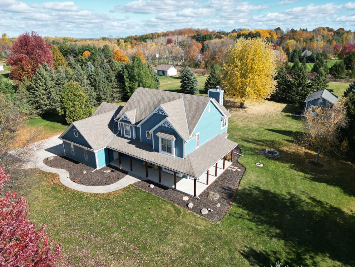 1586 Prairie Ln, Richfield, WI 53033