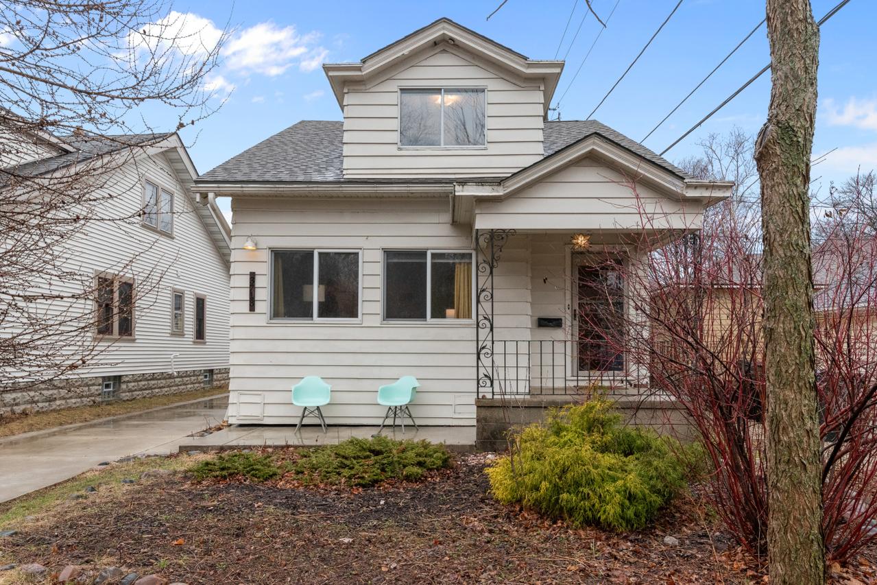 3713 N Murray Ave, Shorewood, WI 53211