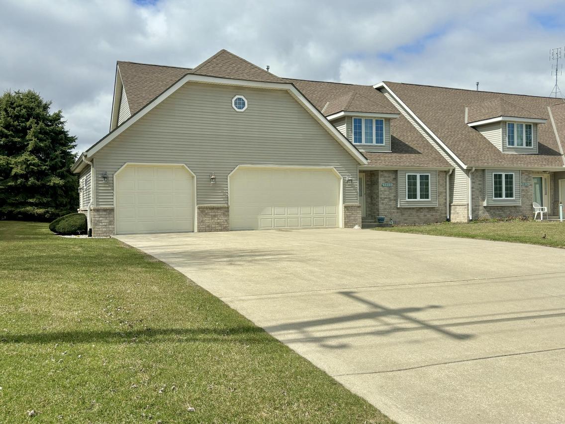 5822 Charles St, Caledonia, WI 53402