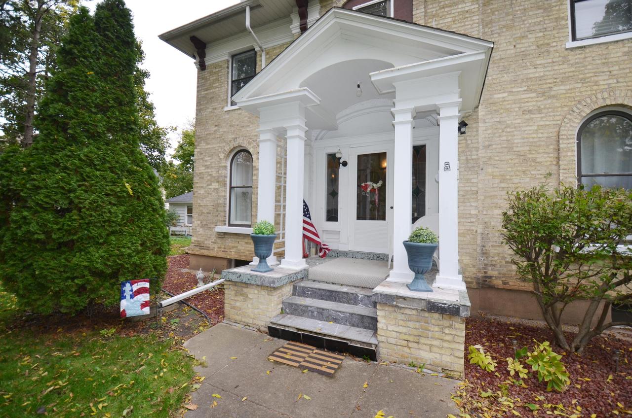 122 N Esterly Ave, Whitewater, WI 53190