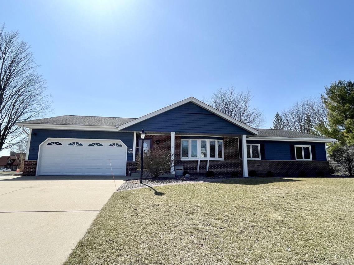 W231N7469 W Stoneridge Ct, Sussex, WI 53089
