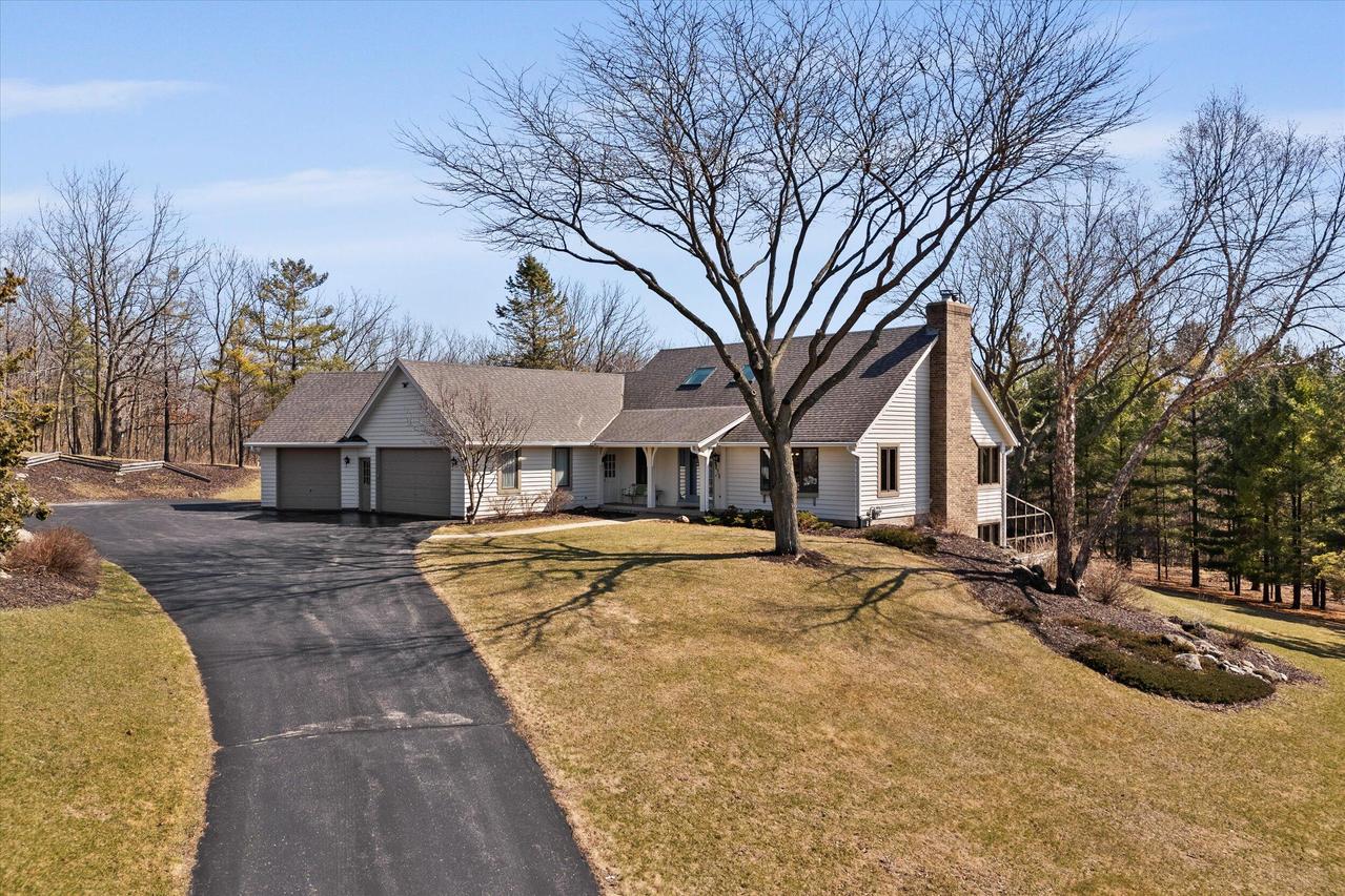 318 Loftwood Ter, Richfield, WI 53017