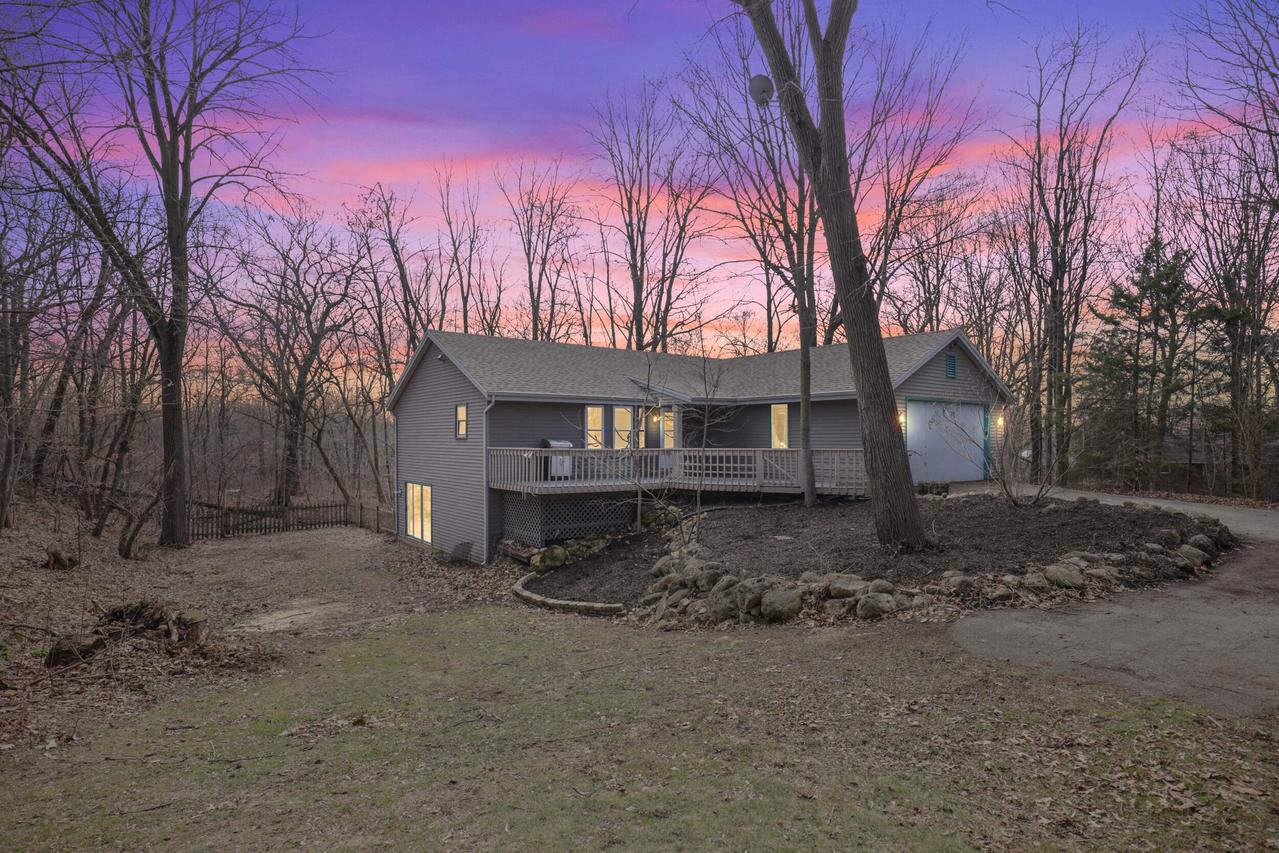 29307 Riverview Ln, Waterford, WI 53185