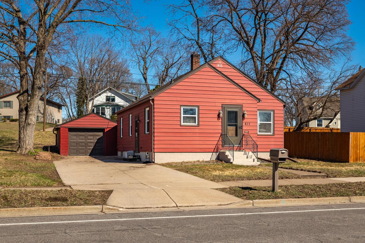 611 3rd Ave, Onalaska, WI 54650