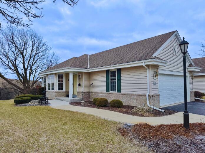 W141N9730 Knollcrest Cir, Germantown, WI 53022
