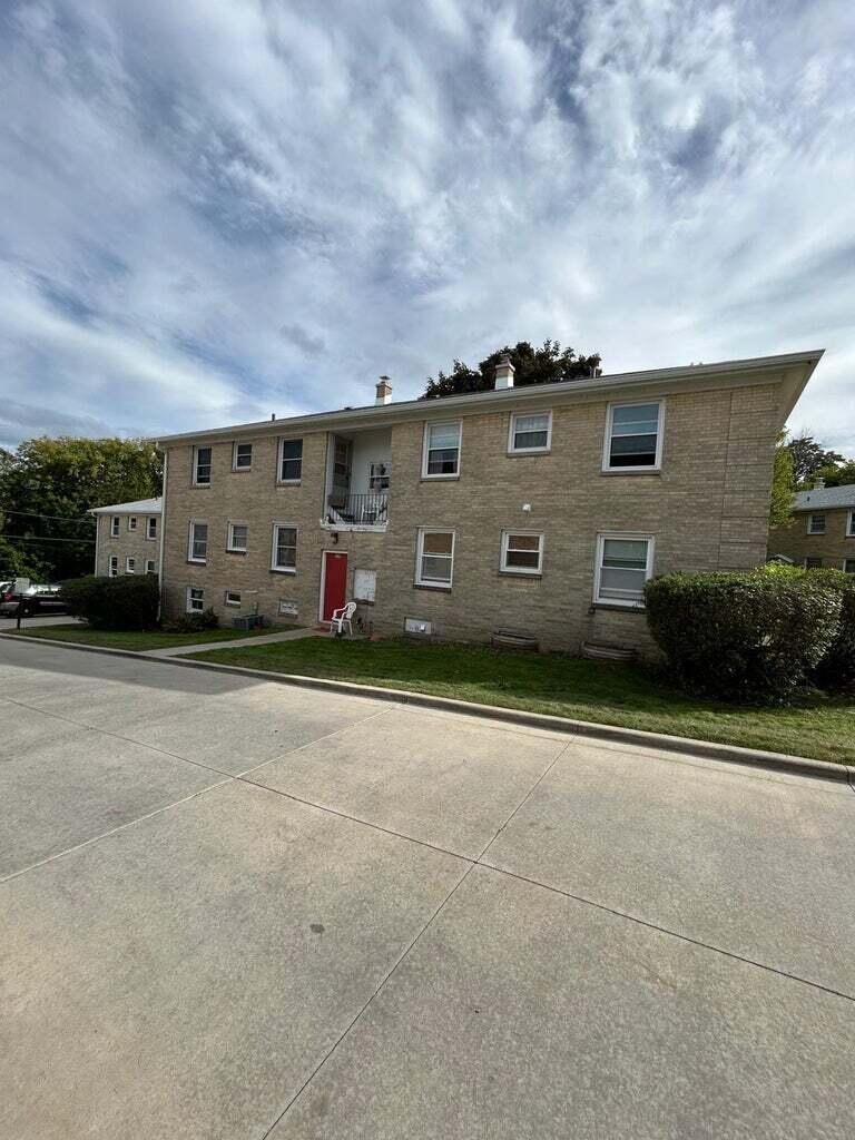 1319 E Randolph St #B, Milwaukee, WI 53212