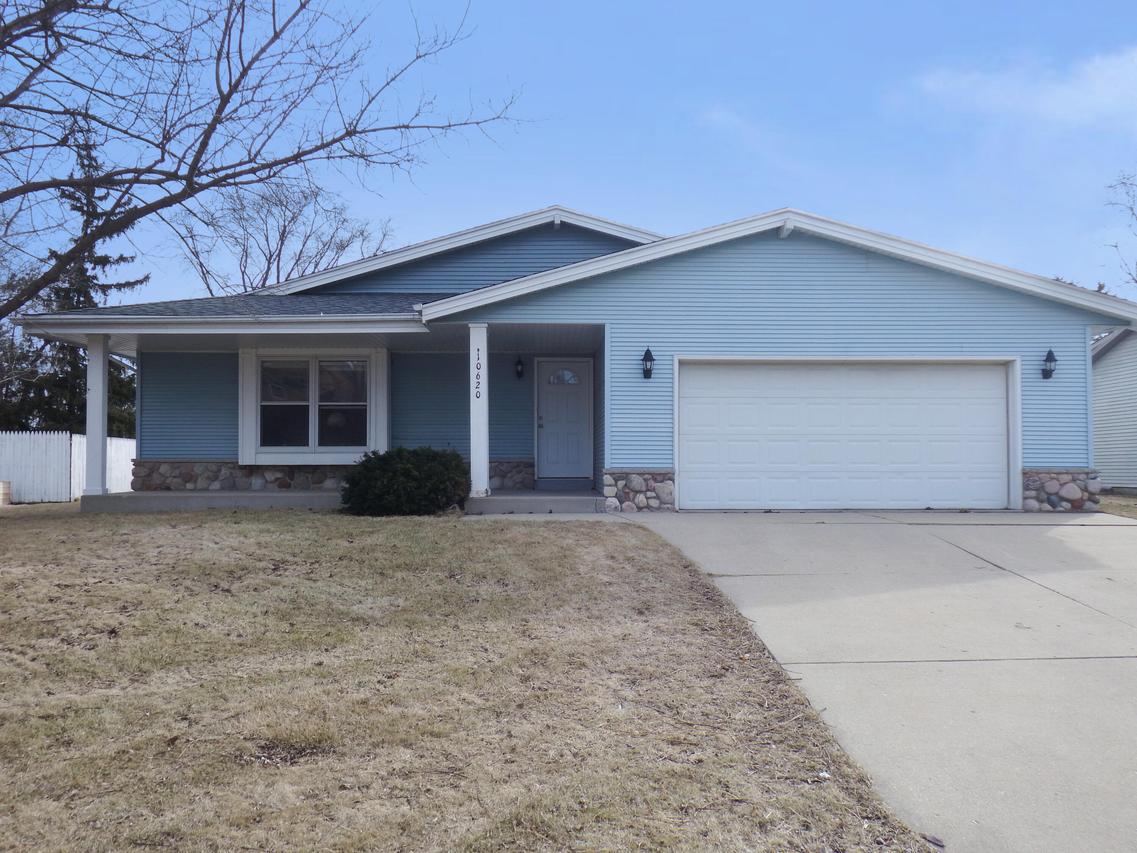 10620 S Richard Rd, Oak Creek, WI 53154