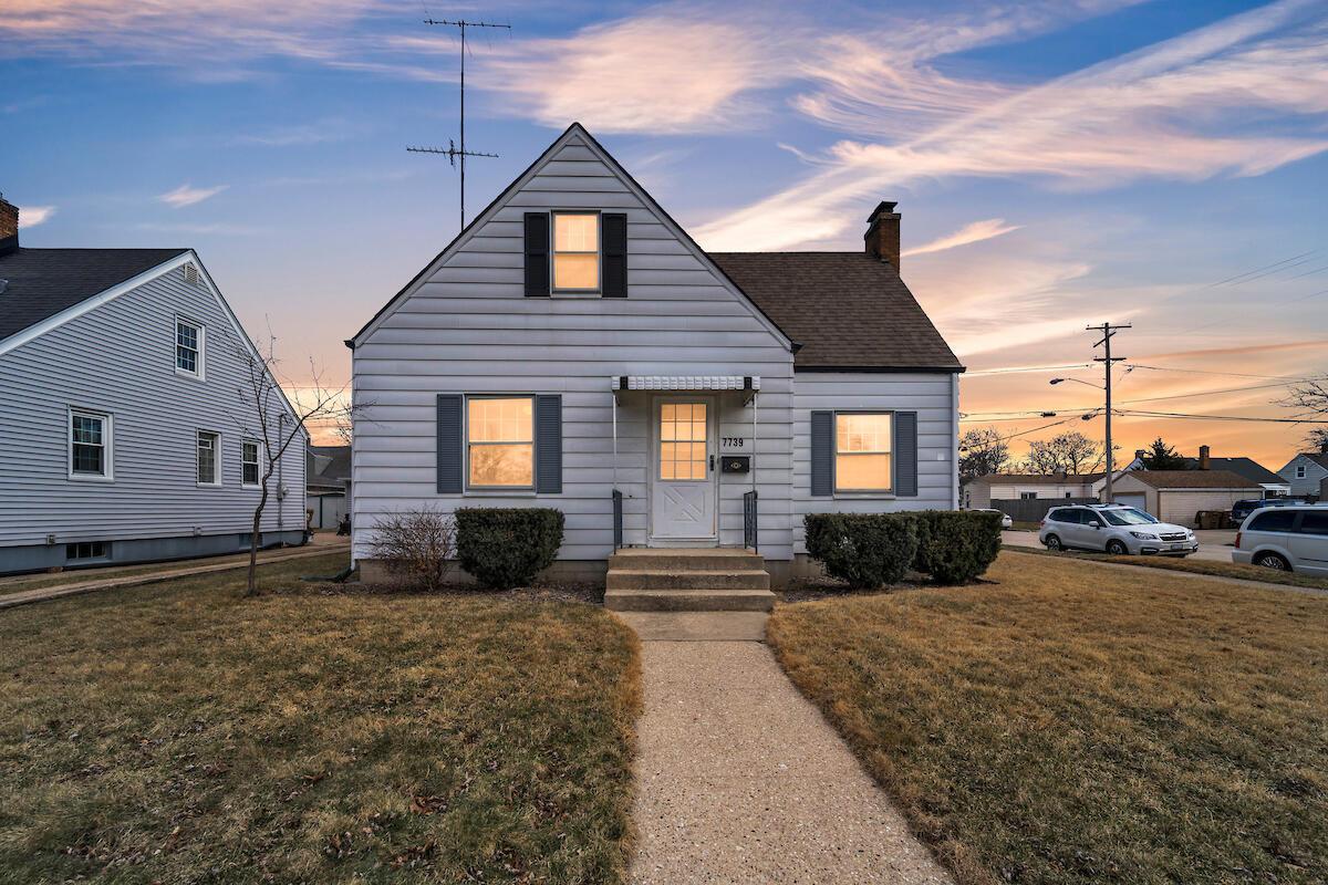 7739 23rd Ave, Kenosha, WI 53143