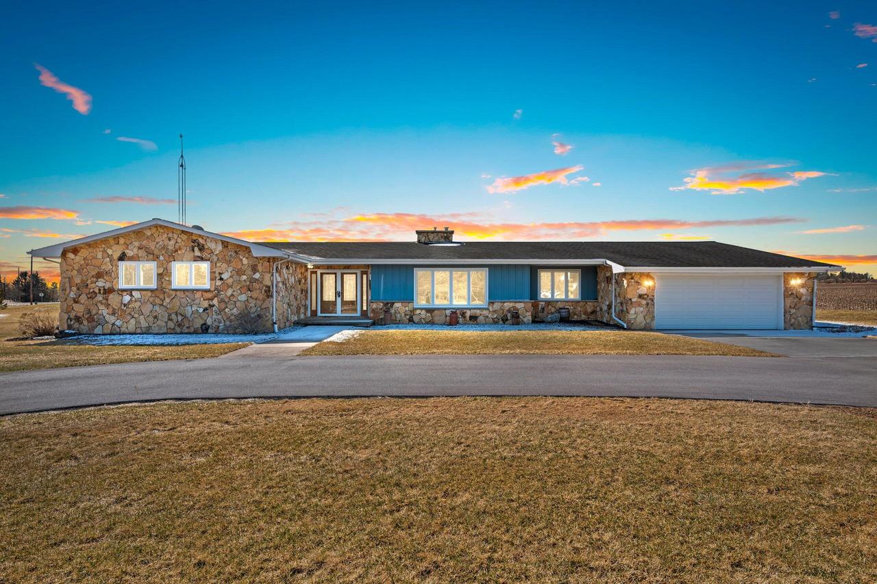 8635 Hershau Rd, Manitowoc Rapids, WI 54230