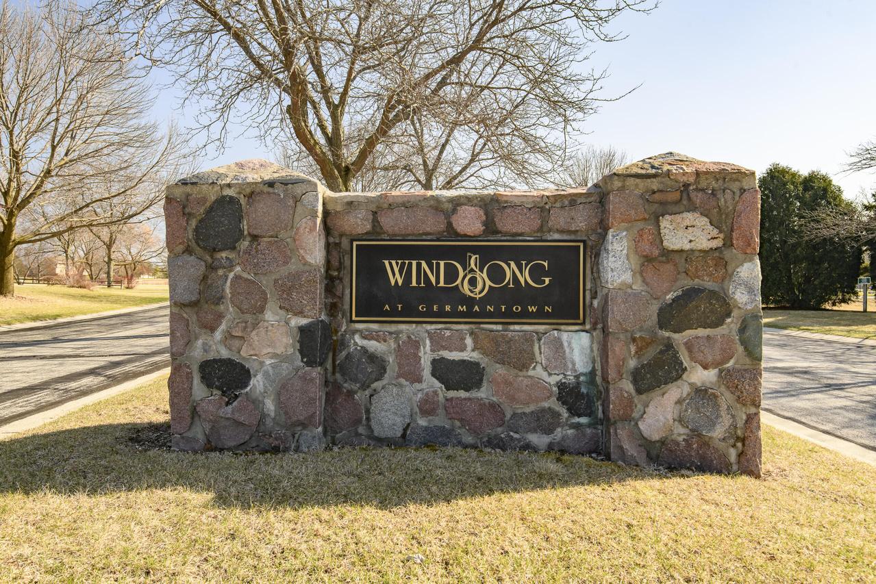 W150N10062 Windsong Cir, Germantown, WI 53022