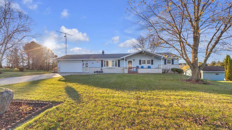 N1424 N Hillcrest Dr, Auburn, WI 53010