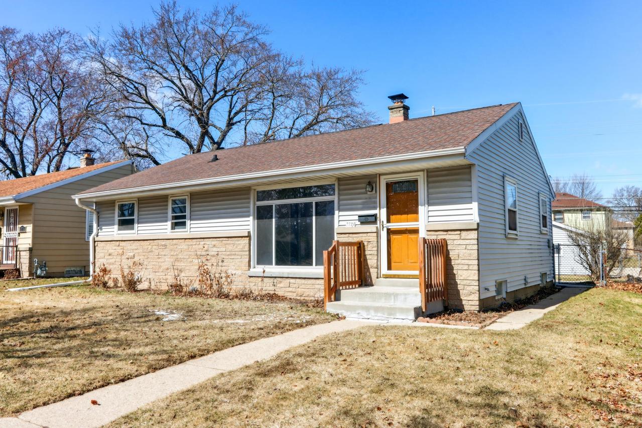 7728 W Kathryn Ave, Milwaukee, WI 53218