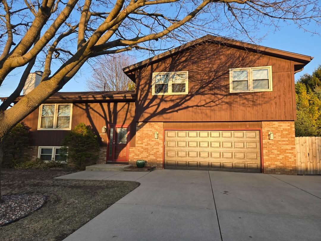4705 Ruby Ave, Caledonia, WI 53402