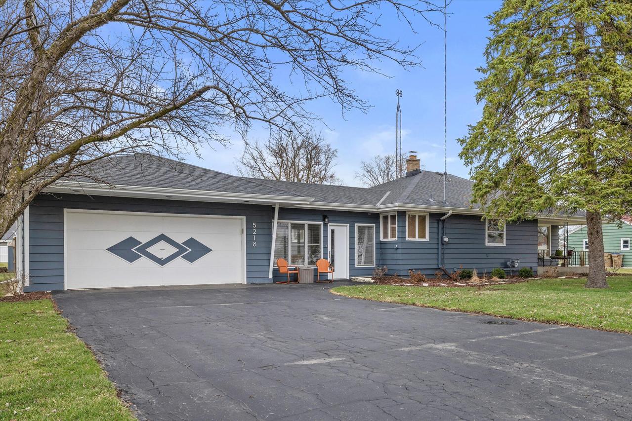 5218 85th St, Pleasant Prairie, WI 53158