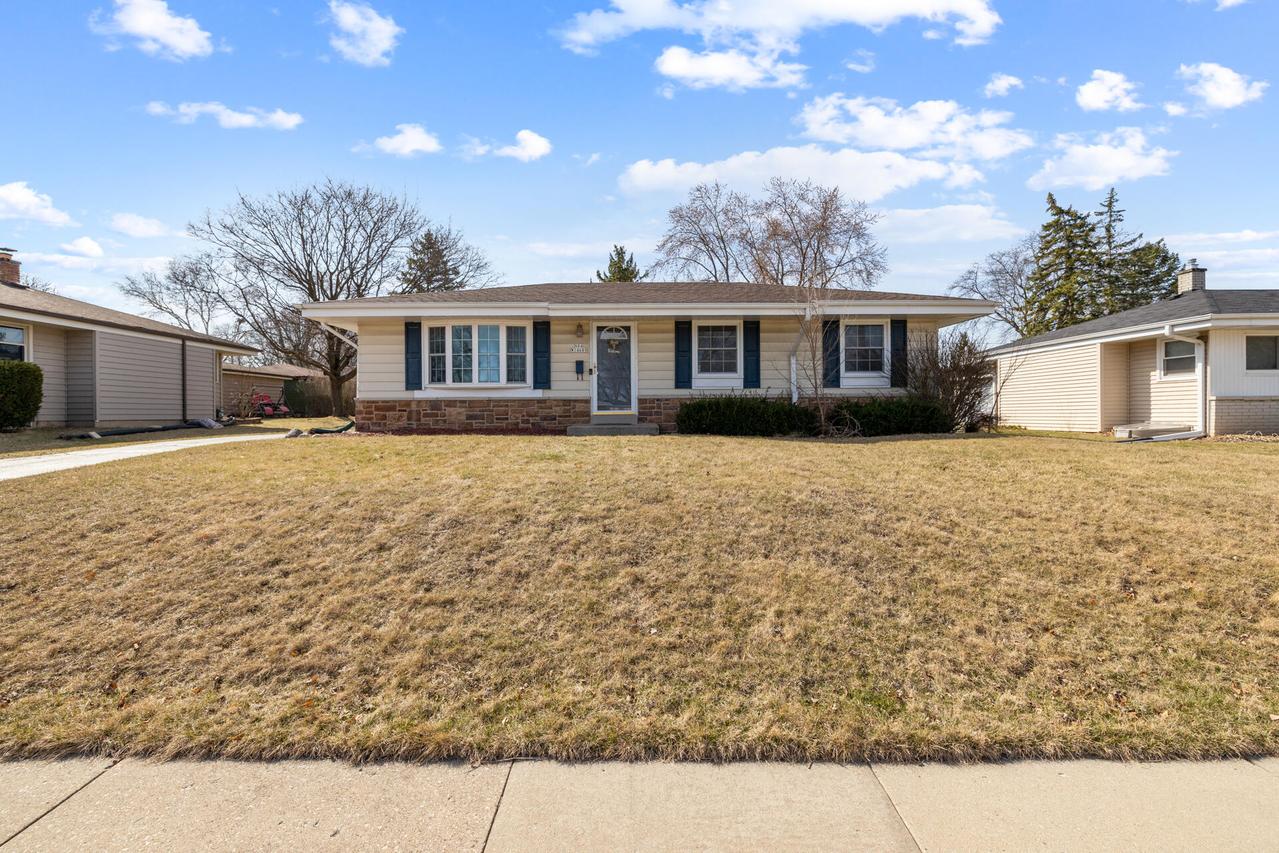 N84W14689 Menomonee Ave, Menomonee Falls, WI 53051