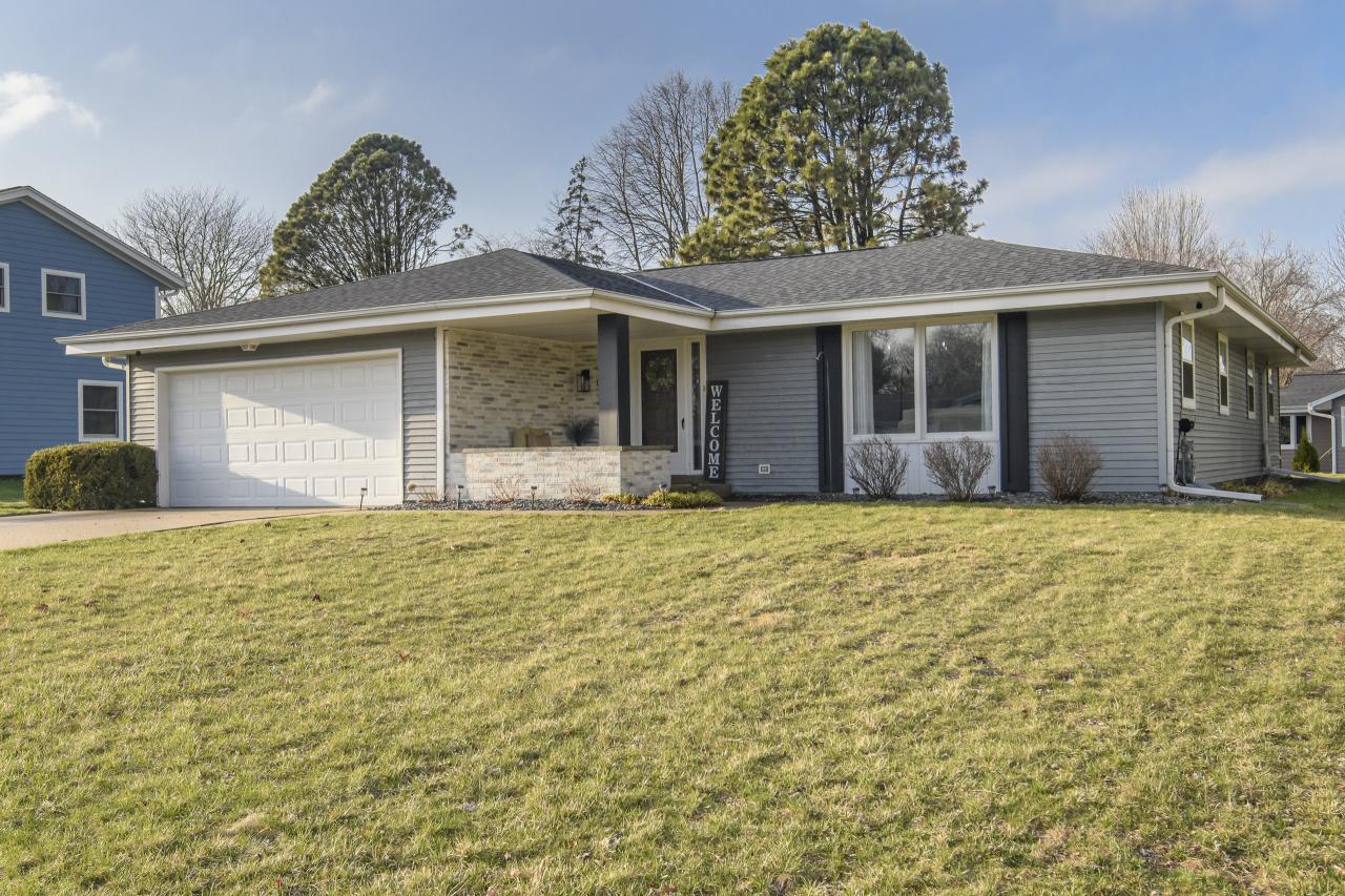 1024 Marquette Rd, Hartland, WI 53029