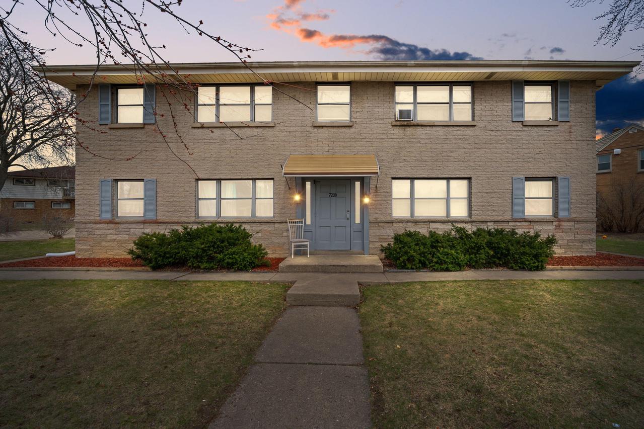 7230 W Lakefield Dr, Milwaukee, WI 53219
