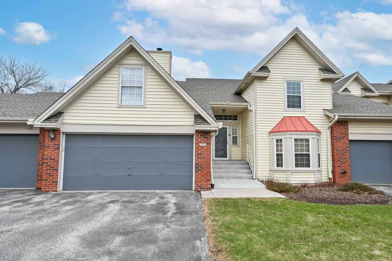 3531 W Old Oaks Dr, Greenfield, WI 53221