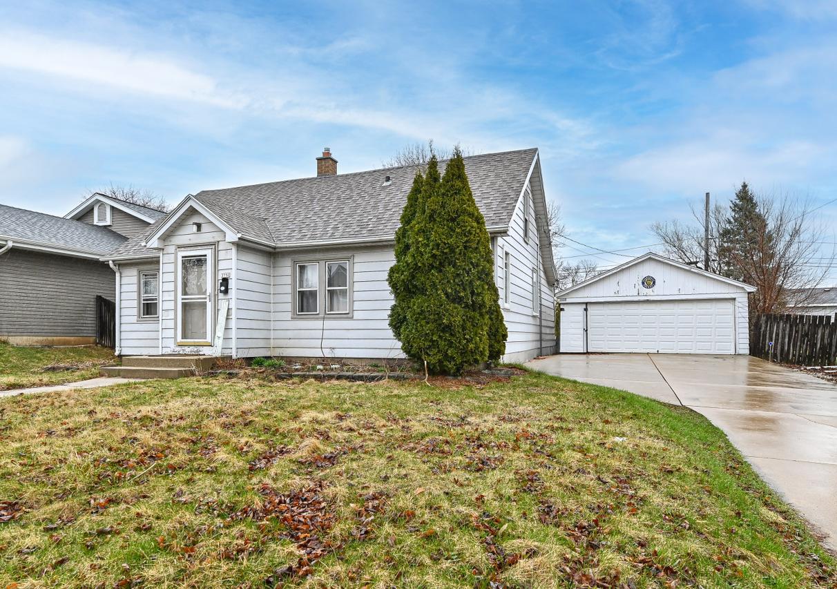 3750 S 89th St, Milwaukee, WI 53228