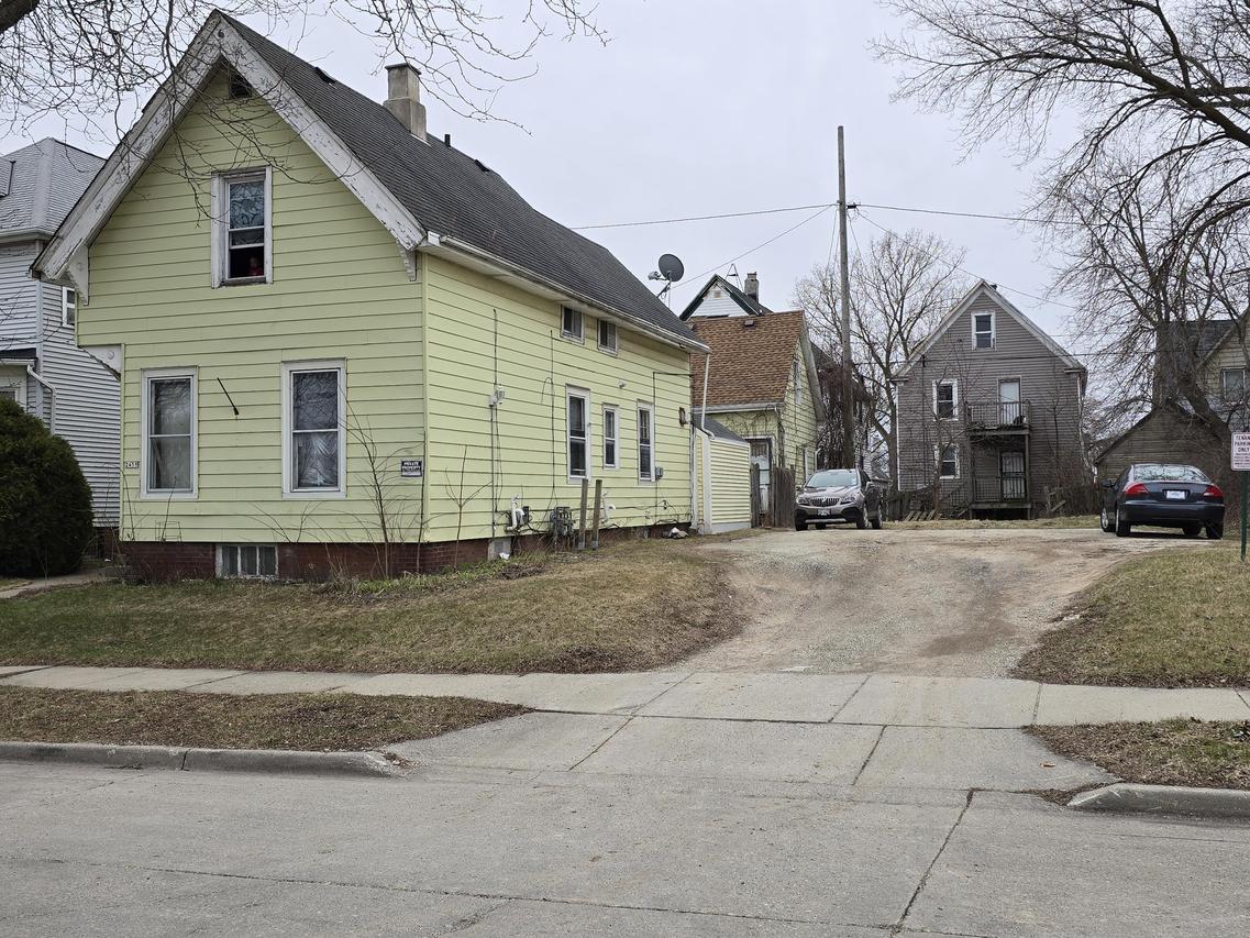 2459 N Richards St #2459A-B, Milwaukee, WI 53212