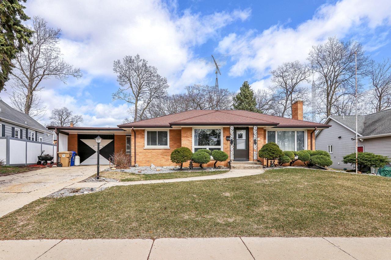 6539 Pershing Blvd, Kenosha, WI 53142