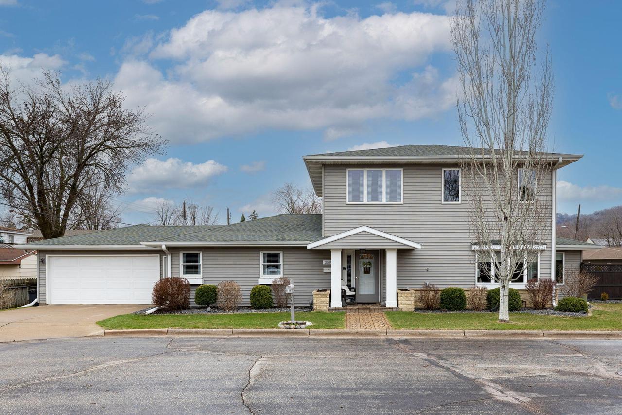 2519 Zephyr Cir, La Crosse, WI 54601