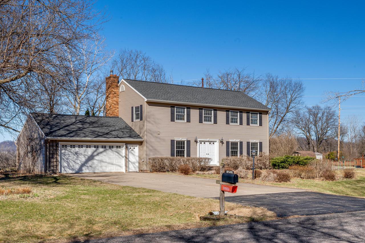 2832 Eastbrook Dr, La Crosse, WI 54601