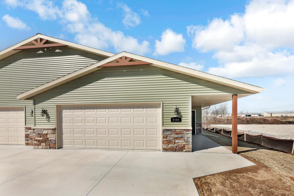2104 S 21st St, Manitowoc, WI 54220