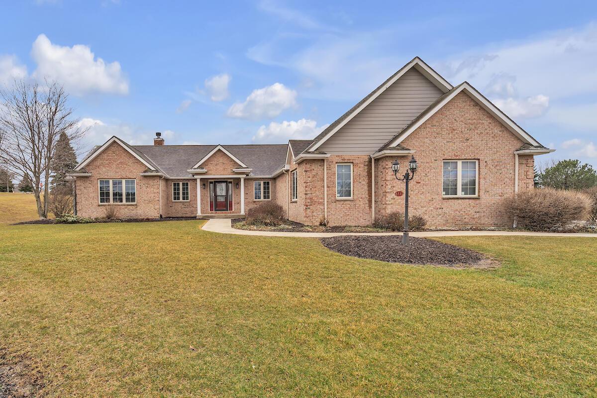 6333 Horseshoe Ln, Caledonia, WI 53402
