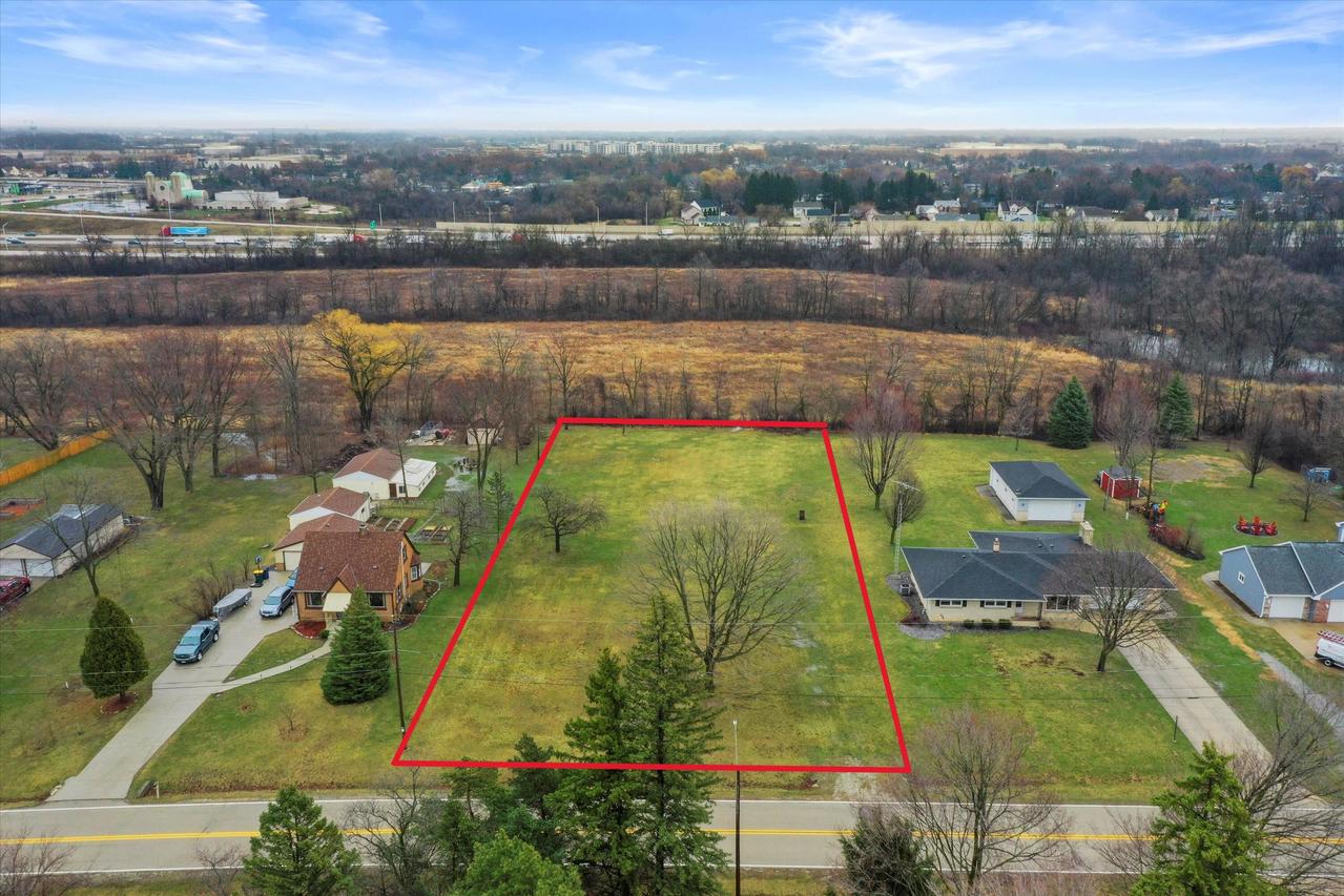 8076 S 20th St, Oak Creek, WI 53154