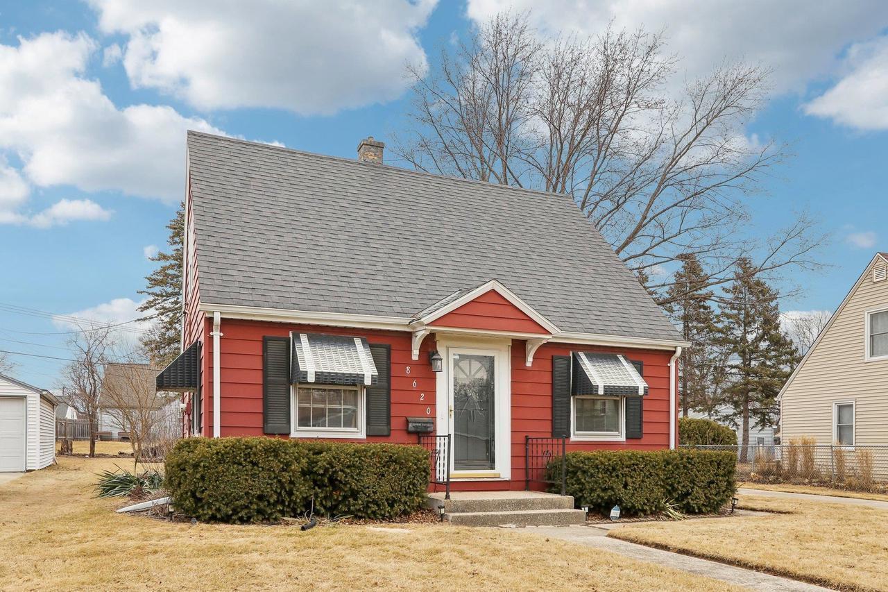 8620 W Boone Ave, West Allis, WI 53227