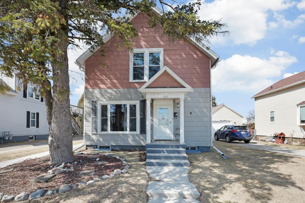 632 S 26th St, Manitowoc, WI 54220