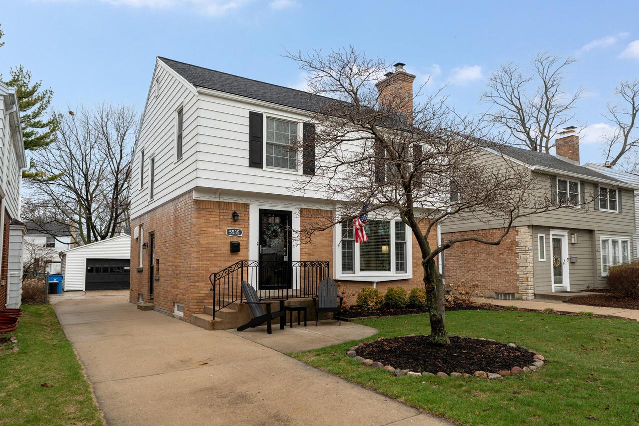 5535 N Kent Ave, Whitefish Bay, WI 53217