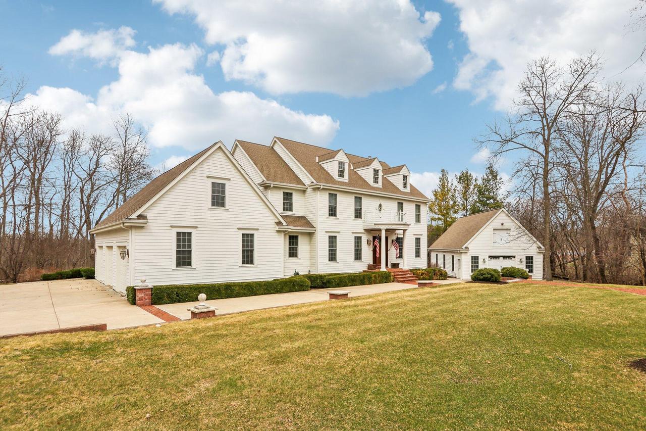S51W29202 Ridgefield Rd, Genesee, WI 53189